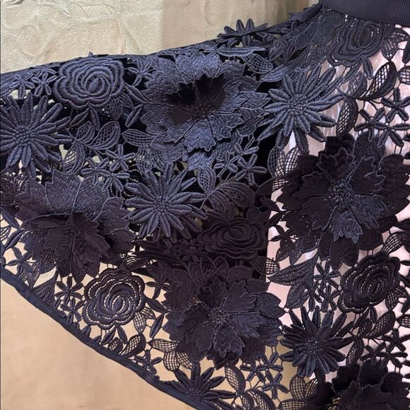 NWT Milly Minis Black Floral Lace Mini Skirt, US4 - Picture 3 of 11